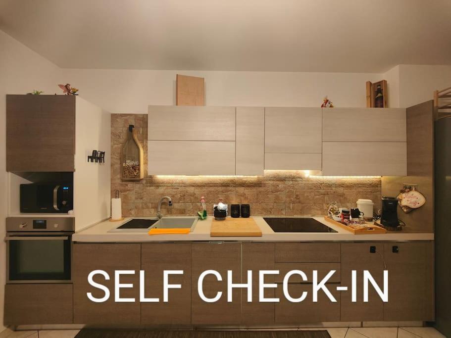 "Come A Casa" - Appartamento Gigi - Self Check In - Ospedale Humanitas - Forum Assago - Tram15 รอซซาโน ภายนอก รูปภาพ