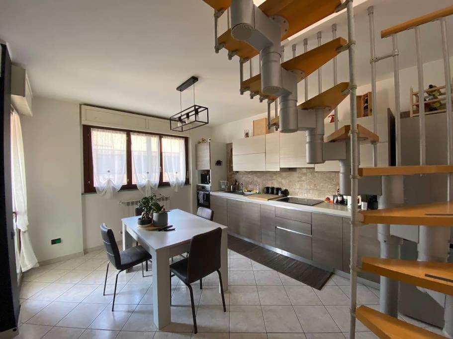 "Come A Casa" - Appartamento Gigi - Self Check In - Ospedale Humanitas - Forum Assago - Tram15 รอซซาโน ภายนอก รูปภาพ